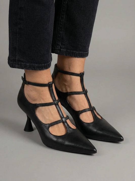 Eleganza – zapato de salón negro con sujeción en el tobillo